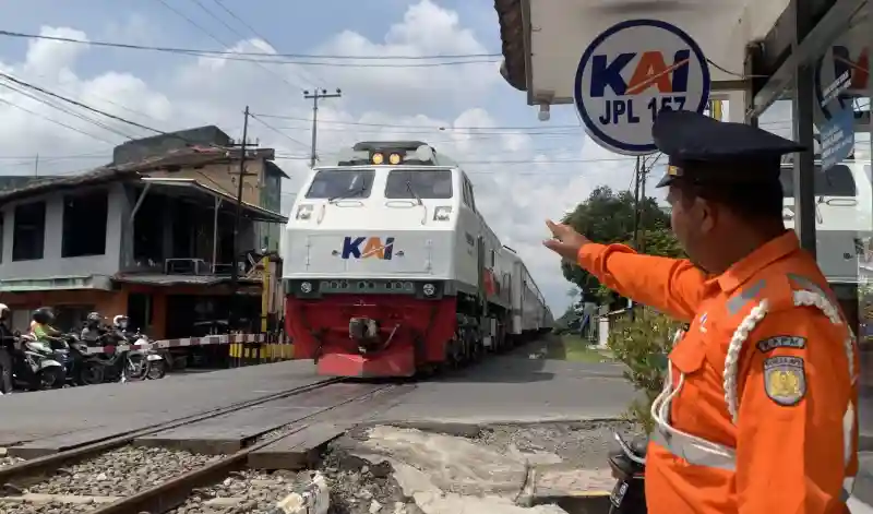gaji pkwt petugas penjaga pintu perlintasan